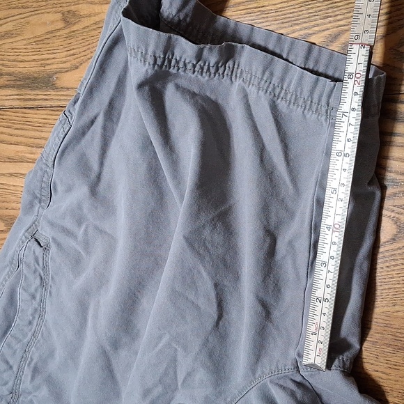 COLUMBIA Mens Shorts Grey Gray 34 x 9 Preowned Used - Picture 2 of 6